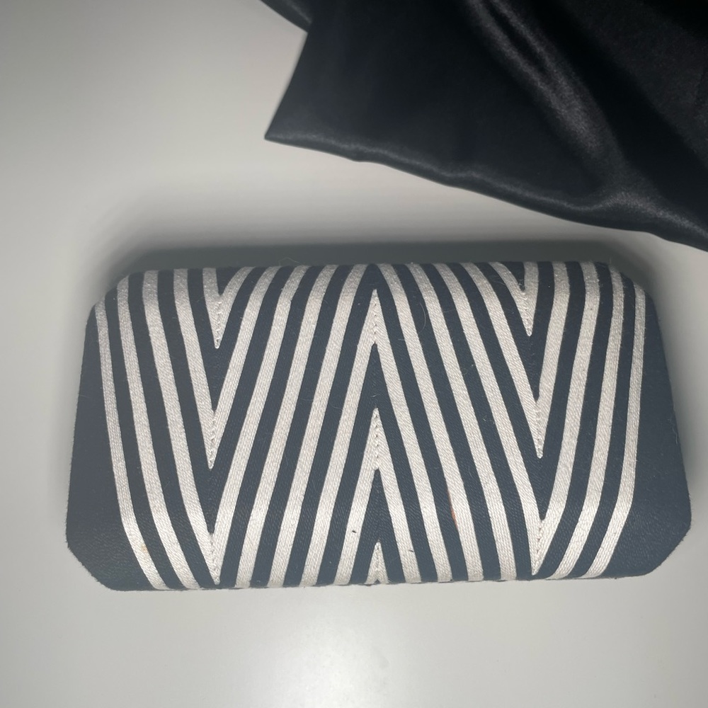 STRIPED CLUTCH